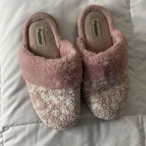 Dearfoams Women's Pink Fuzzy Slippers